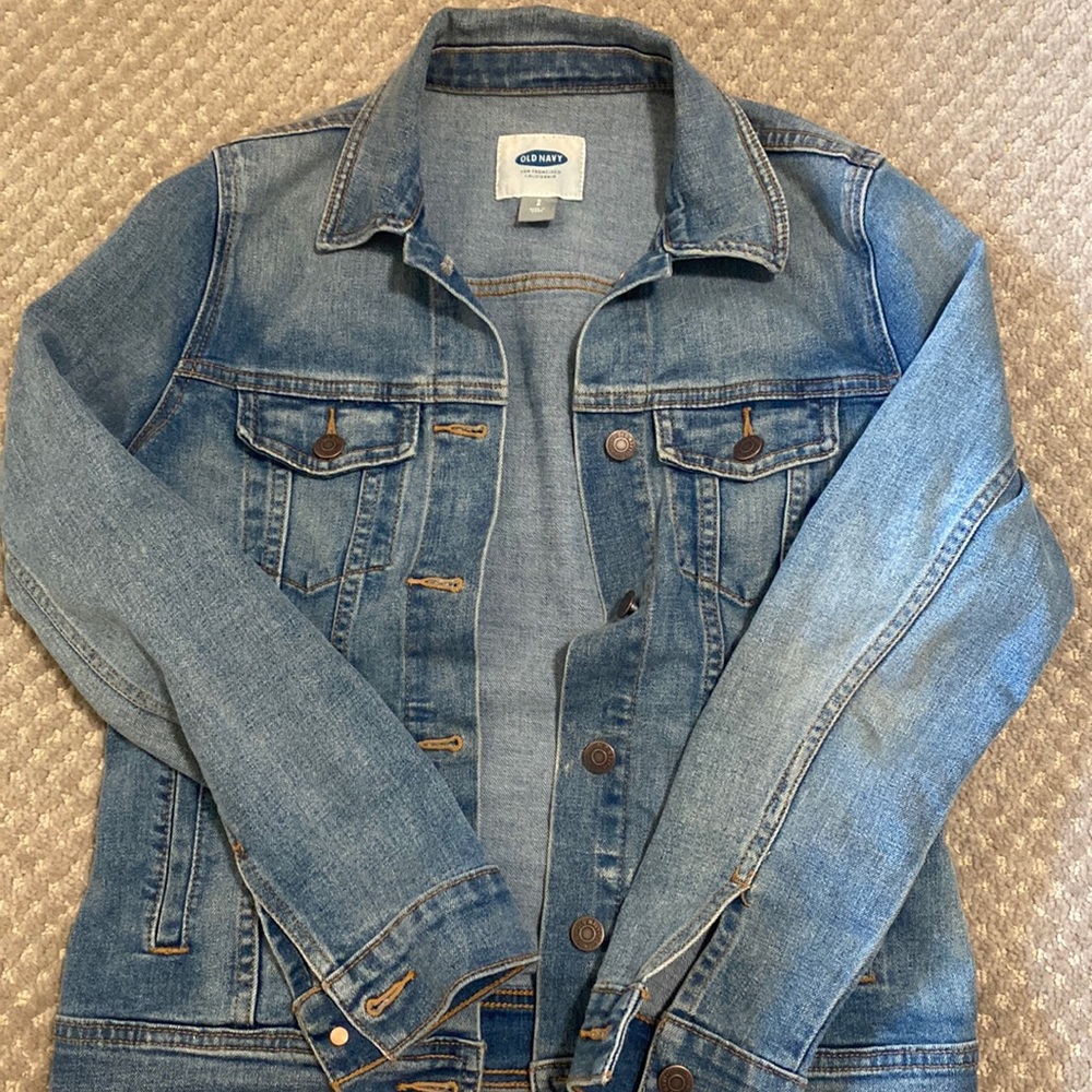 Old Navy women’s denim jacket (EUC)